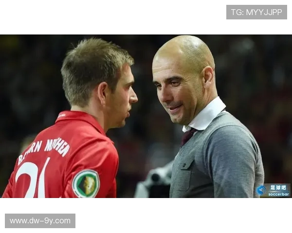 江麓足球球员的成长与奋斗历程：从草根少年到职业赛场的传奇转变